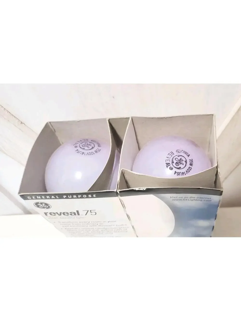 GE Reveal 75W Replacement LED Light Bulbs Clean Beautiful Light 4-Pack A19 HTF